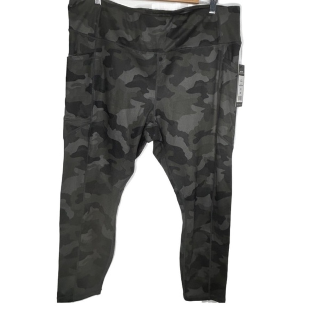 NWT Yogalicious  Lux 7/8 Camo legging 2X